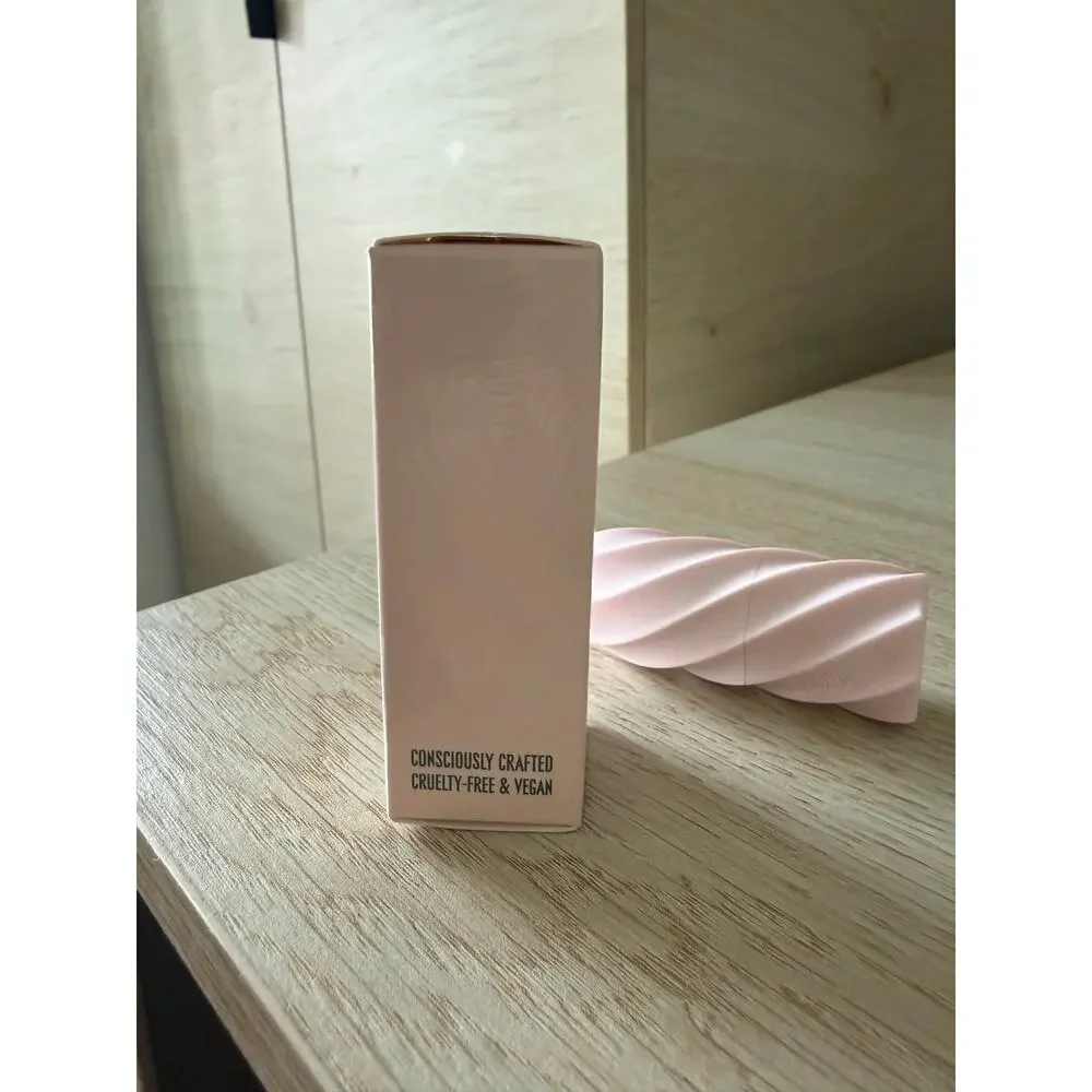 $28 Queen Musia Tinted Hydrabalm Desert Flower Faded Coral Nude New